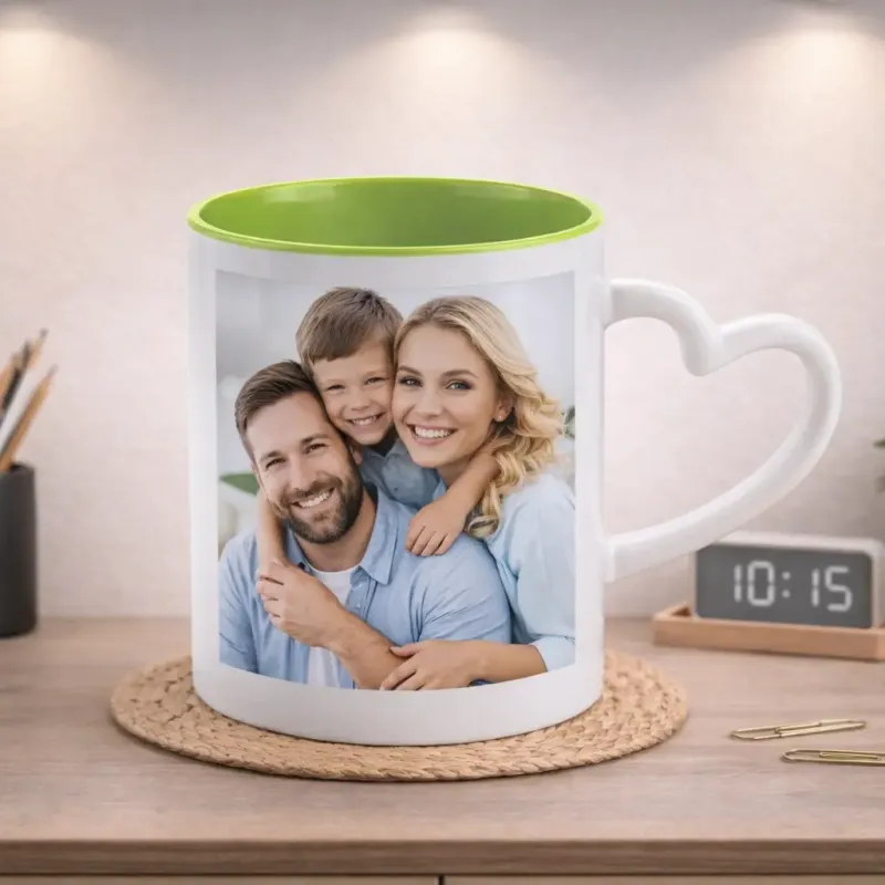 Cană personalizată cu toartă inimă 380 ml (Interior VERDE) Cană personalizată cu toartă inimă 380 ml (Interior VERDE)